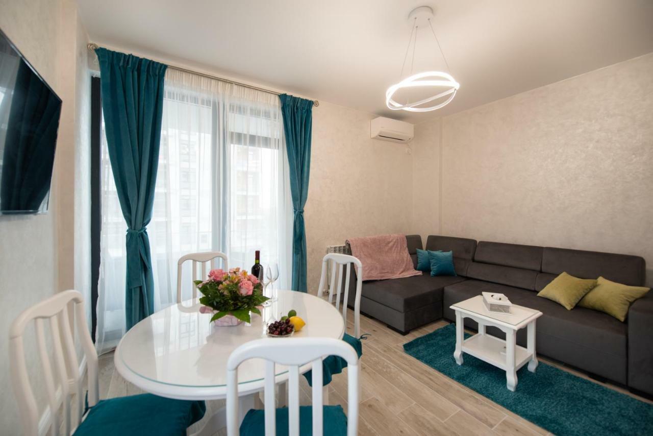 Luxury Apartment By The Sea Mamaia Exterior photo
