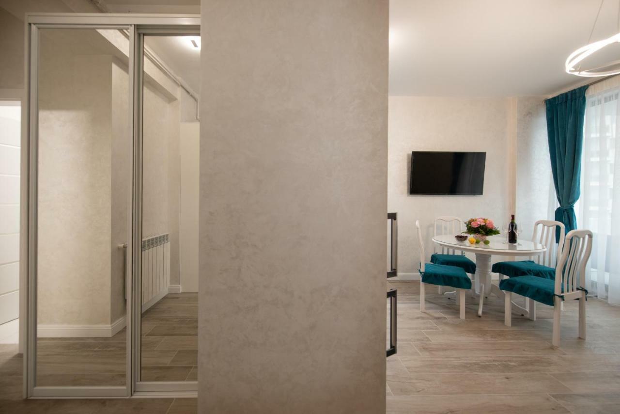 Luxury Apartment By The Sea Mamaia Exterior photo
