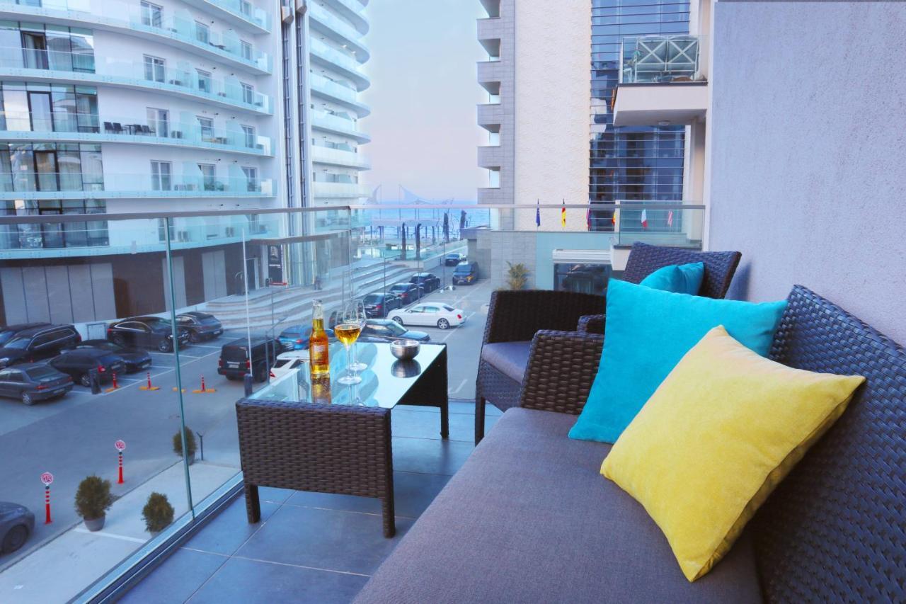 Luxury Apartment By The Sea Mamaia Exterior photo